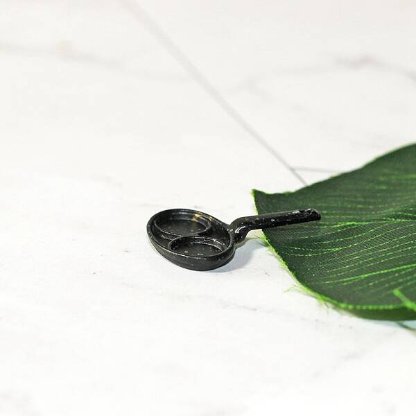 Miniature Alloy Pan Model
