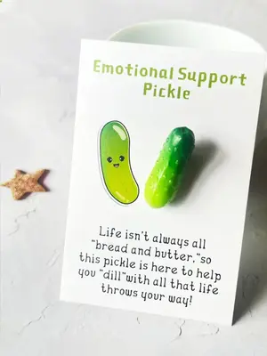 Cute Pickle Design Pocket Hug Card, Emotional Support Pickle Card, Warm Hug Encouragement Card for Family and Friends
