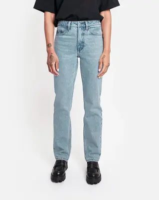 Classic straight fit jeans in organic light vintage | Thread color: Black | Waist rise: Mid | Hem length: Long