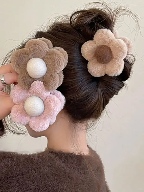 Flower Design Plush Hair Claw, Casual and Versatile Hair Accessories for Women, Minimalist Headwear Suitable for Thick Hair