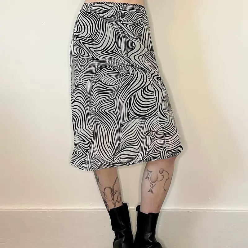 Unbranded Animal print Midi Skirt - 26W UK 6 Black & White Viscose Blend