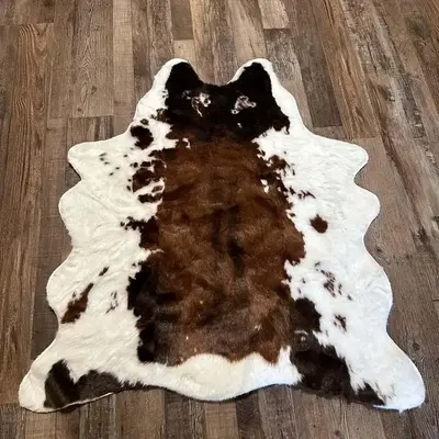 Cow Print Rug, 1 Count Non-slip Soft Area Rug, Decorative Carpet for Home Living Room Bedroom, Room Decor, Bedside Rug for Be...