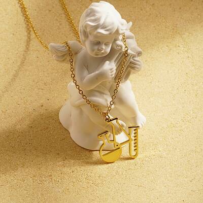 Stylish Stainless Steel Pendant Necklace for Women's Daily Wear
