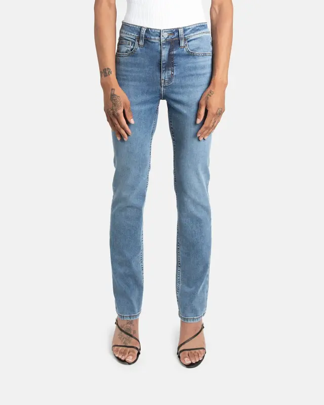 Slim straight fit jeans in glacier wash | Thread color: Gold | Waist rise: Mid | Hem length: Cropped