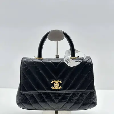 Pre-owned CHANEL Aged Calfskin Shoulder Bags Coco Handle Small Size Black Calfskin with Gold Hardware