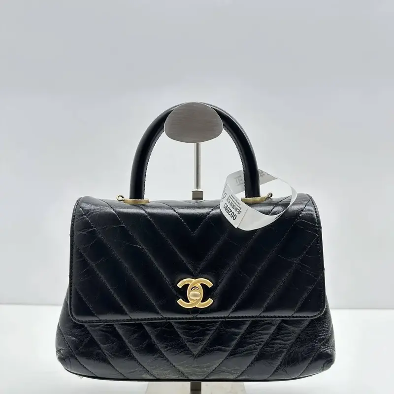 Pre-owned CHANEL Aged Calfskin Shoulder Bags Coco Handle Small Size Black Calfskin with Gold Hardware