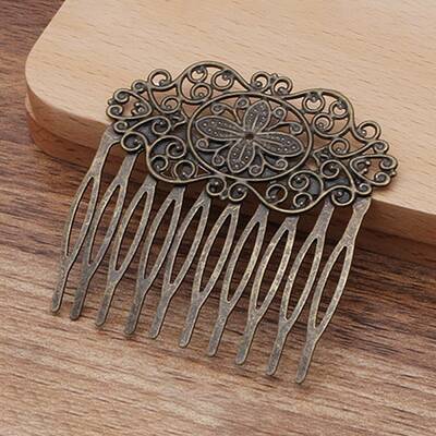 Iron Hair Comb Findings