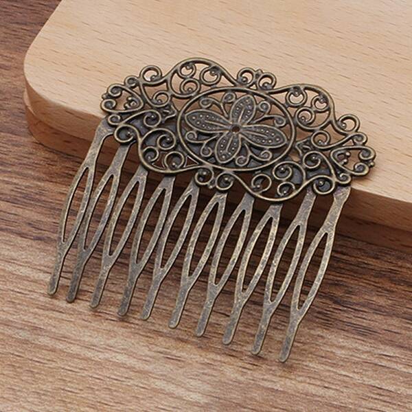 Iron Hair Comb Findings