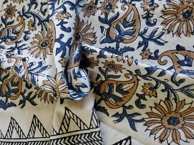 Handprinted floral Vine cotton tablecloth in red and black | Color: Black