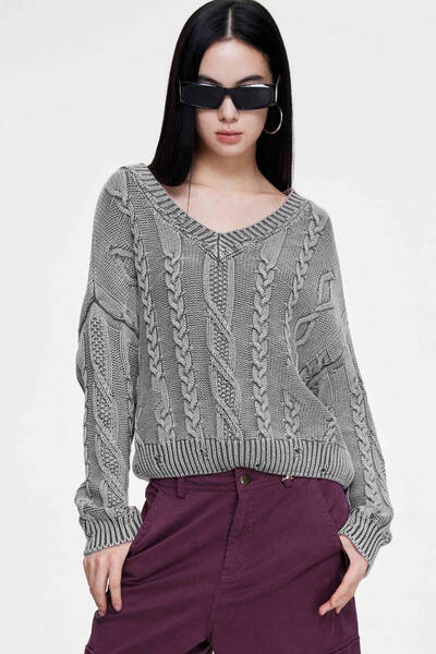 V-Neck Cable Womens Sweaters Spring 2025 Cable Knit Long Sleeve Sweater Chunky Pullover Loose Outfits