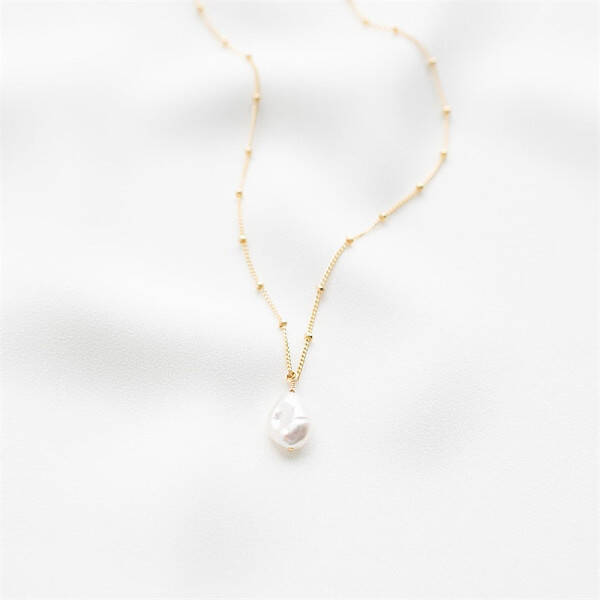 Minimalist Freshwater Pearl Necklace - Fashionable and Elegant 14K Gold-Plated Collarbone Chain for Women