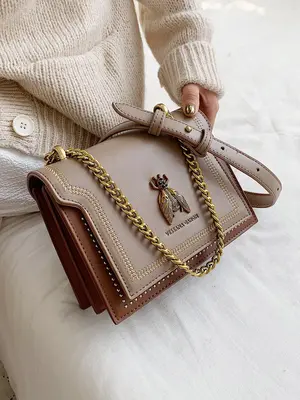 Women's Elegant Bee Patched Decor Chain Strap Crossbody Bag, Vintage Bee Decor Square Underarm Bag, Minimalist Temperament Qu...