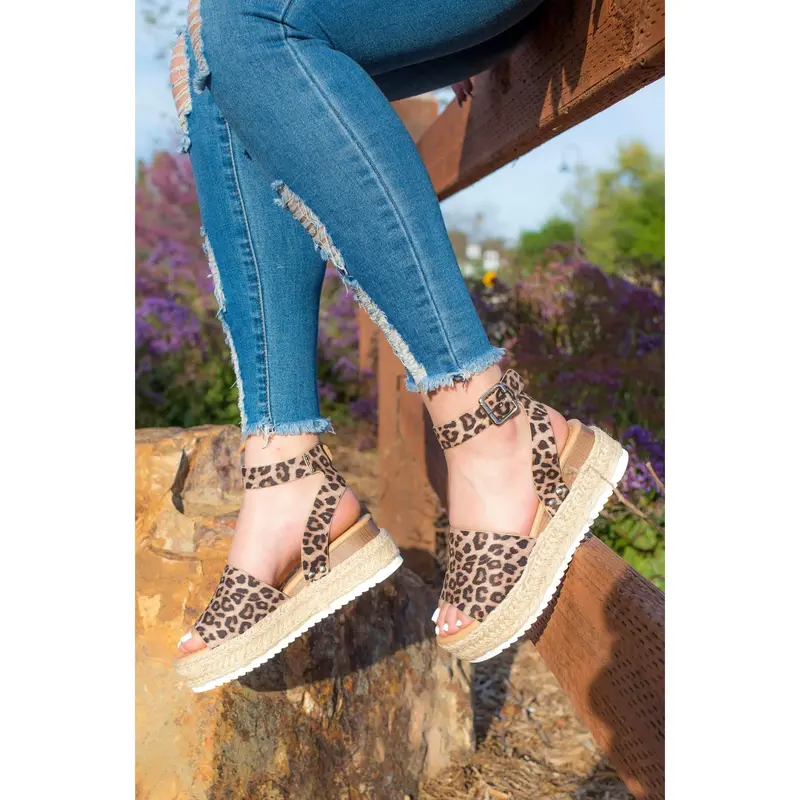 Topic - Women's Espadrille Wedges Sandals, Open Toe & Buckle Strap Design, Perfect for Casual Outings or Beach Looks