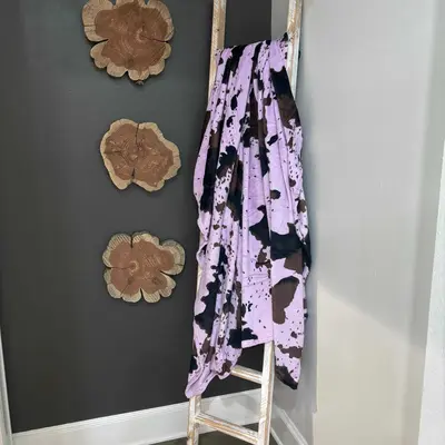 Azalea Lightweight Throw Blanket 72\