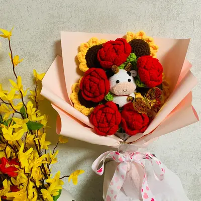 Crochet Flower Bouquet, 1 Count Handmade Knitting Flower Bouquet with Cow Doll, Home Decor Supplies, Gift for Girlfriend, Bir...
