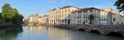 Medieval Canals and Renaissance Fountains: A Treviso Walking Tour