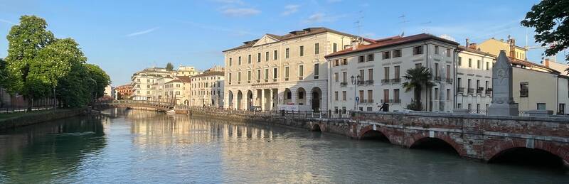 Medieval Canals and Renaissance Fountains: A Treviso Walking Tour