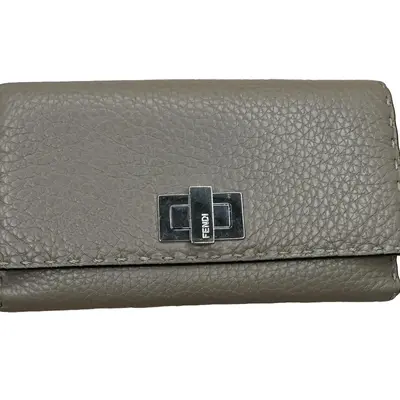 Pre-owned FENDI Leather small leather goods Pebbled Peekaboo Wallet in Grey, Minimal Wear, Excellent Condition