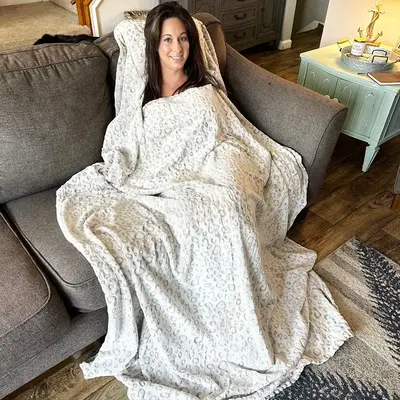 Fleekz Ultra Soft Lightweight Cozy Pillow Blanket for Bed and Travel, Machine Washable, Modern Print Design