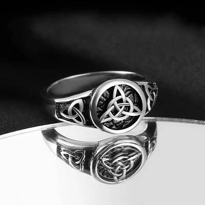 Round with Knot Pattern Brass Finger Rings