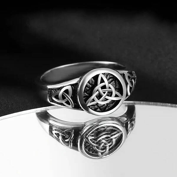 Round with Knot Pattern Brass Finger Rings