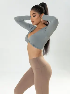 Women's Basic Solid Twist Crop Sports T-shirt, Long Sleeve Deep V Neck Slim Fit Sports Top, Sportswear Clothing for Indoor Ou...