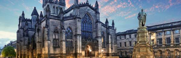 Un Tour del Royal Mile: Storia e Attrazioni della Città Vecchia di Edimburgo