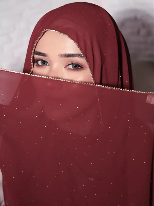 Women's Fashion Plain Hijab Scarf with Gold Chain Edges, Breathable Sun Protection Headscarf for Daily Wear, Versatile Islami...