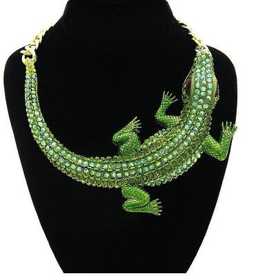 Halloween Crocodile Zinc Alloy Olivine Rhinestone Bib Necklaces for Women