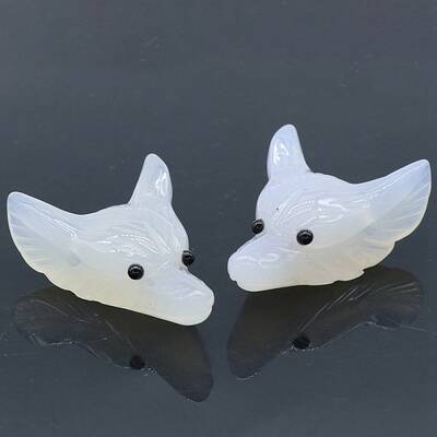 Natural White Agate Carved Healing Wolf Head Figurines