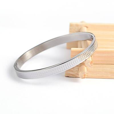 Tarnish Resistant Carve Rhombus 304 Stainless Steel Bangles