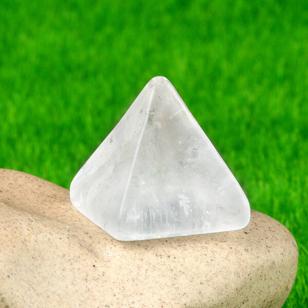 Natural Quartz Crystal Healing Pyramid Figurines