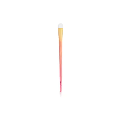 essence BRUSH IT LIKE IT'S ART eyeshadow brush 01 Throwing A Little Color