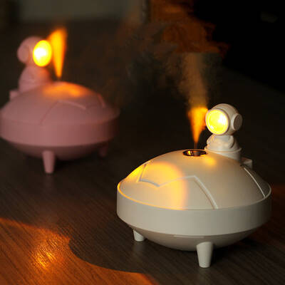 360° Rotating Astronaut Lamp & Humidifier - USB, 2 Spray Modes, Sunset Projector