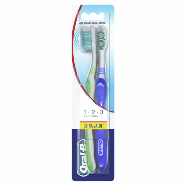 Spazzolino da denti Oral-B Shiny Clean medio, 2 unità