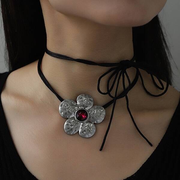 Alloy Rhinestone Pendant Necklaces