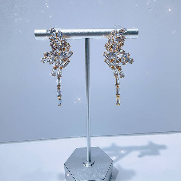 Fashionable luxury Clear Cubic Zirconia & Rhinestone Butterfly Stud Earrings