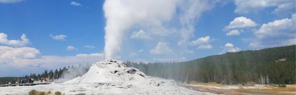 Upper Geyser Basin Tour: Yellowstone Hike from Old Faithful to Morning Glory