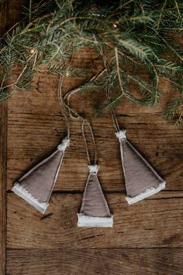 Christmas tree decorations (set of 3) | Color: Cream