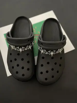 2pcs Punk Style Bat Chain Shoes Decoration for Vented Clog, Fashionable Novelty Shoes Decorations for Clogs Design, Dazzling ...