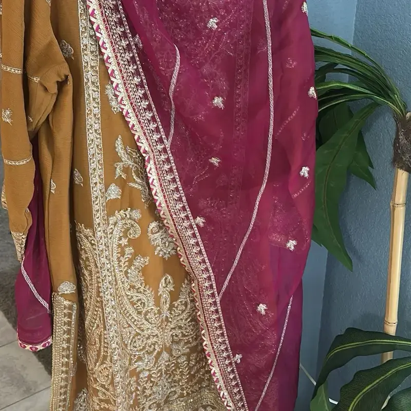 Asim Jofa Chiffon 3 Pcs Sette - Traditional Design in Maroon and Gold Colorway