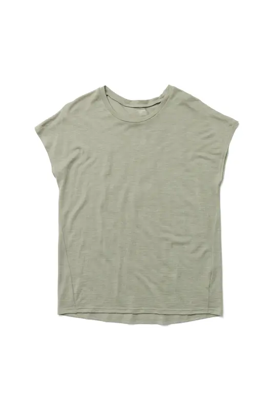 W's Activist Tee | Color: in between green | Size: M