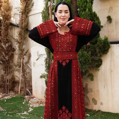 Elegant Black & Green Black &red Thobe  Made out of high quality Crepe fabric with Creative Embroidery design with attractive...