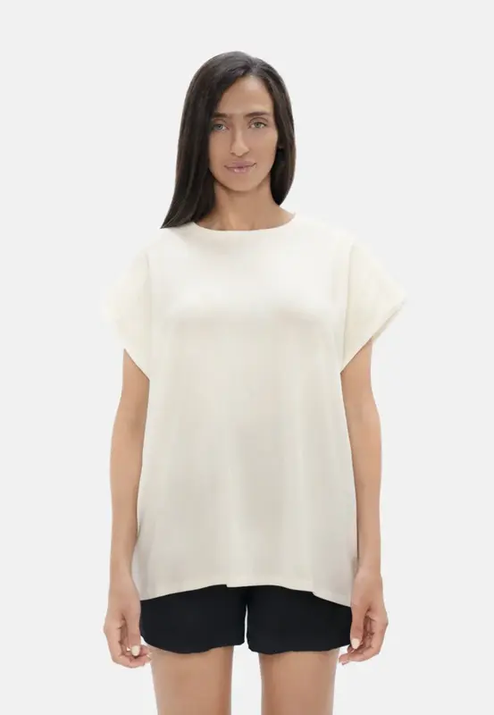 Muscat - Bold Shoulder Tee - Powder | Size: S
