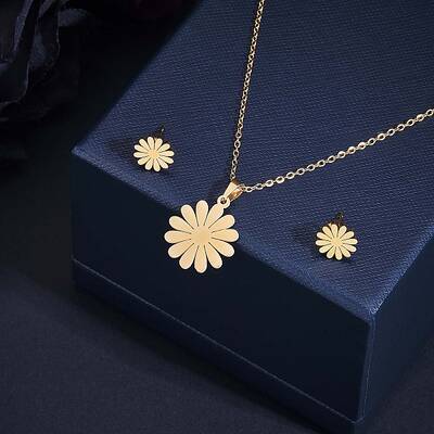 316 Surgical Stainless Steel Daisy Stud Earrings and Pendant Necklace