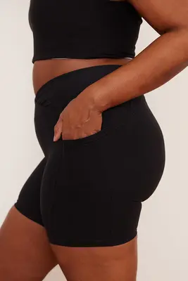 Onyx Midi Bike Short | Size: S | Color: Onyx | Style: Ruching
