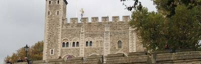 A walk around the Tower of London from the Monument to Traitors Gate