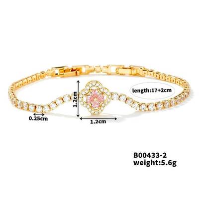 Elegant Four-Leaf Clover Zircon Bracelet for Everyday Western Style.