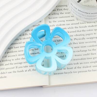 Gradient Hollow Flower Plastic Claw Hair Clips