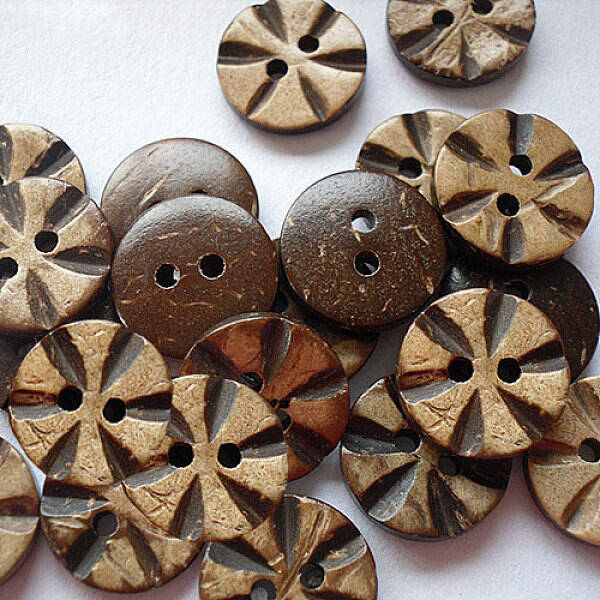 Carved 2-hole Basic Sewing Button Shaped in Flowers